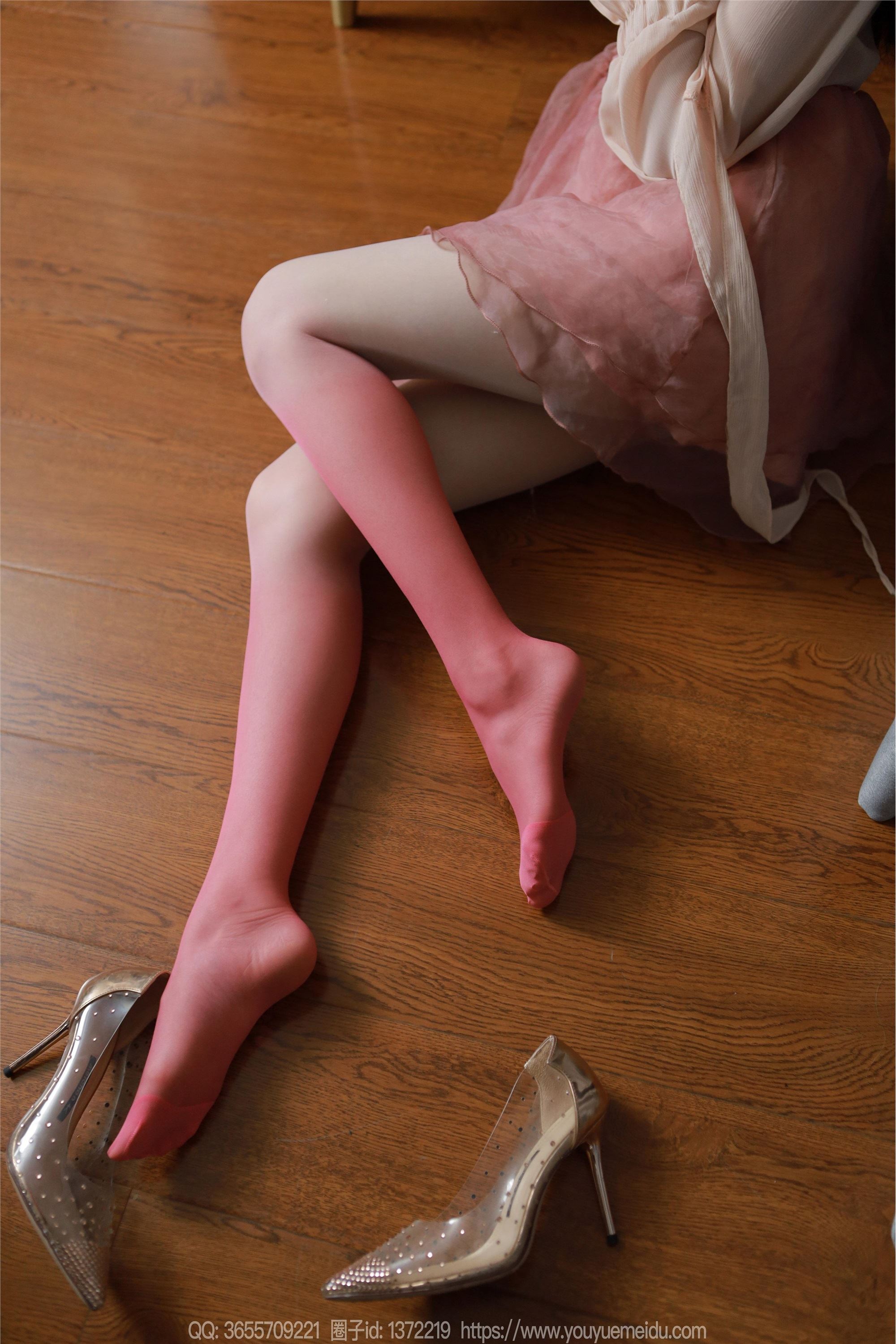 IESS异思趣向  2024.08.04 丝享家 1811 团团《粉白渐变（上）》